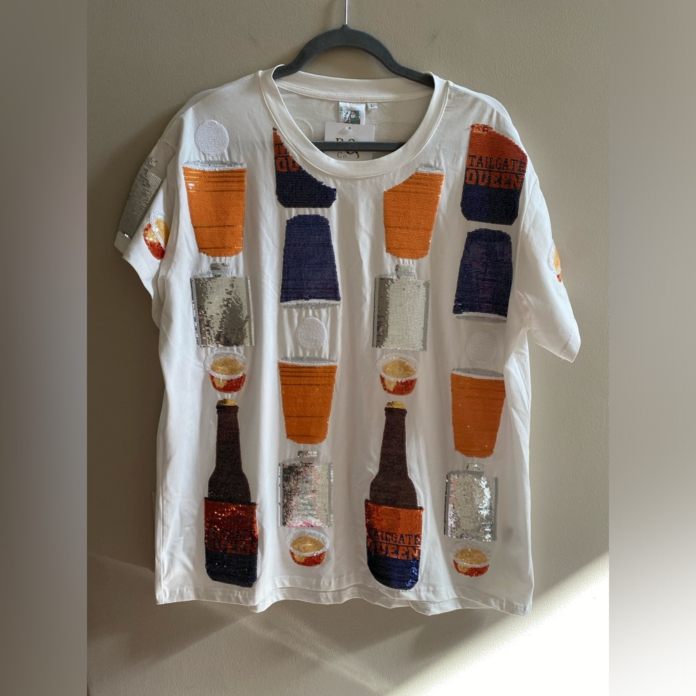 QUEEN OF SPARKLES White Sequin Beverage Graphic Tee